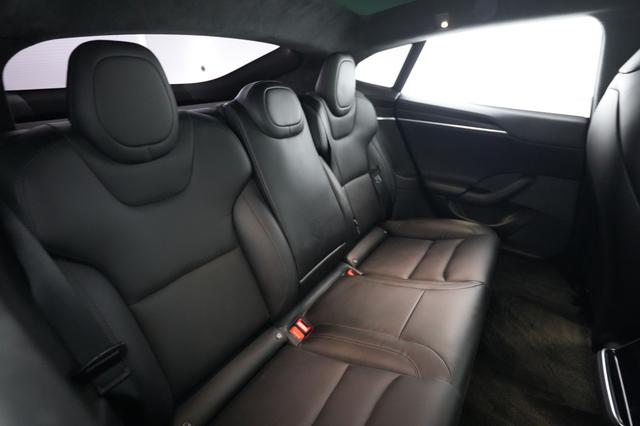 2022 Tesla Model S — photo 4 of 22