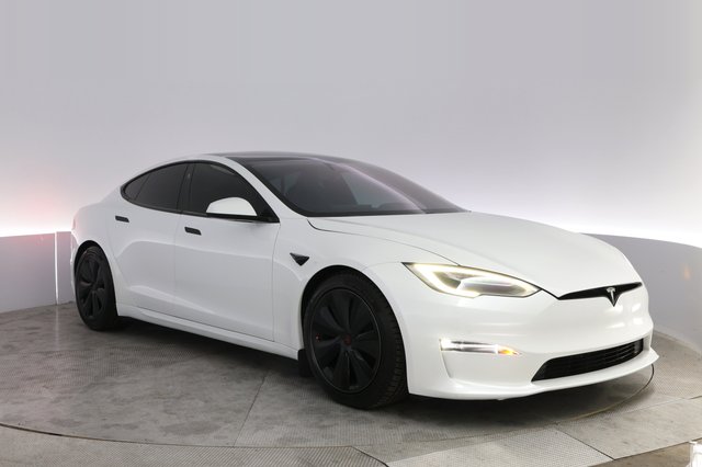 2022 Tesla Model S — photo 10 of 22