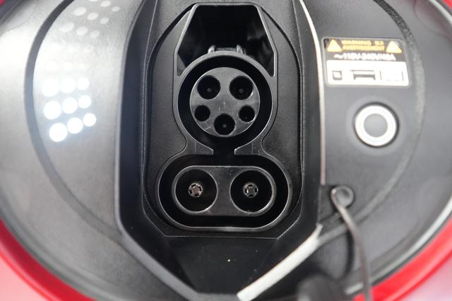 2023 Genesis GV60 — photo 8 of 21