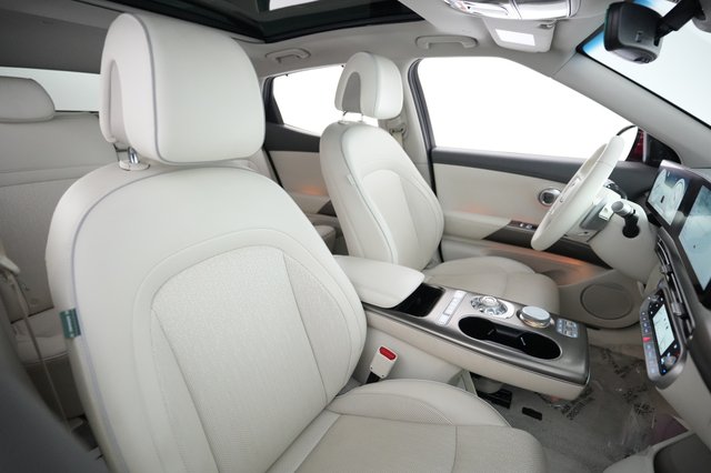 2023 Genesis GV60 — photo 18 of 21