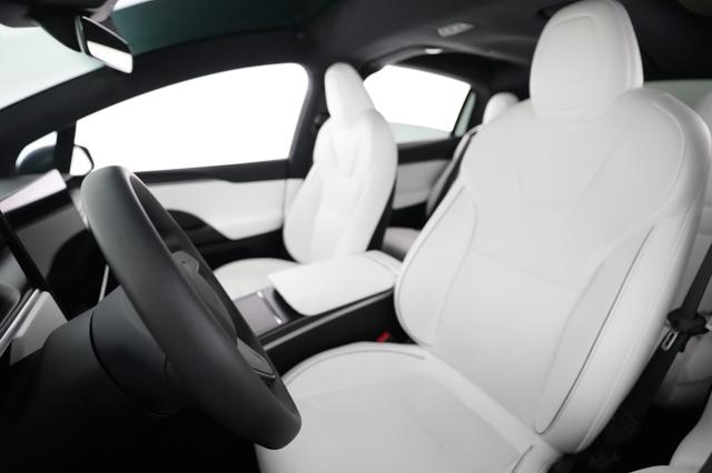2023 Tesla Model X — photo 3 of 24