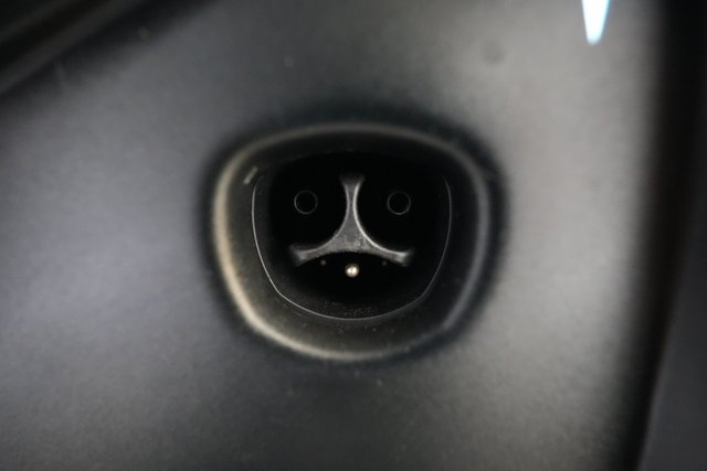 2023 Tesla Model X — photo 8 of 24