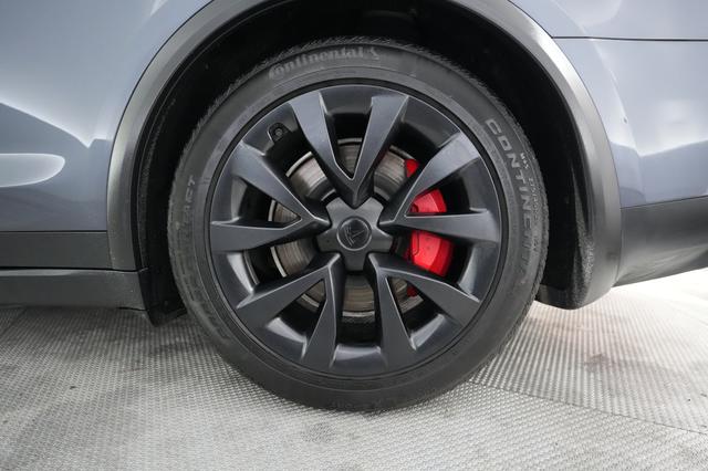 2023 Tesla Model X — photo 7 of 24