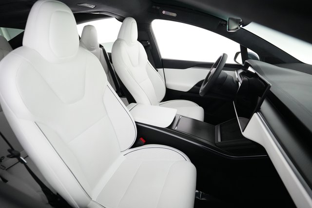 2023 Tesla Model X — photo 18 of 24