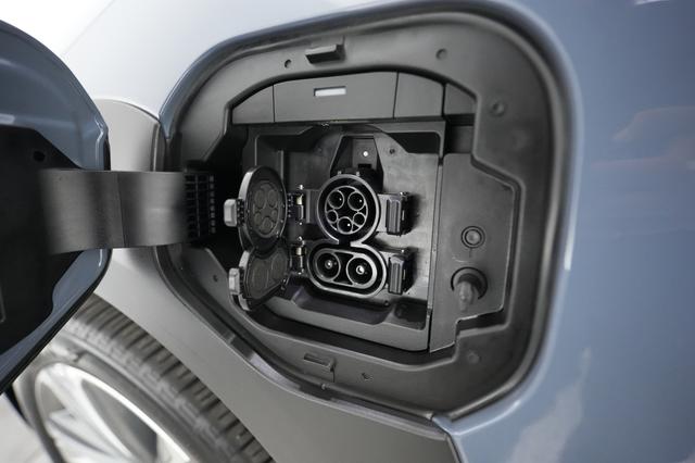 2023 Subaru Solterra — photo 8 of 21
