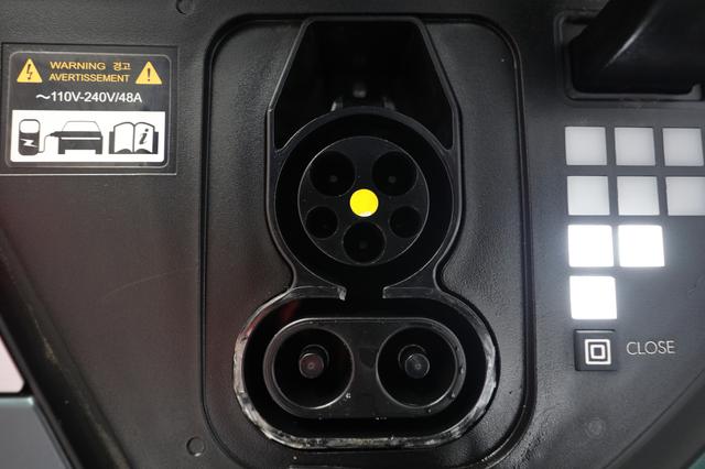 2024 Hyundai IONIQ 5 — photo 8 of 26