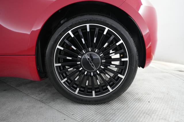 2024 Fiat 500e — photo 7 of 27