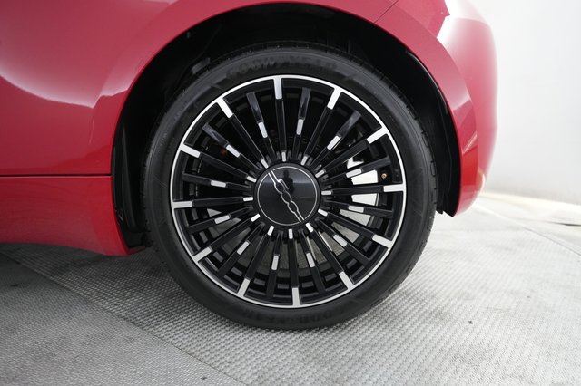 2024 Fiat 500e — photo 7 of 27