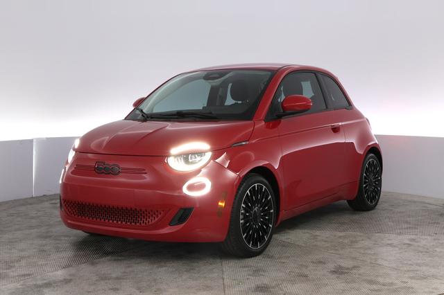 2024 Fiat 500e — VIN ZFAFFAA4XRX204980
