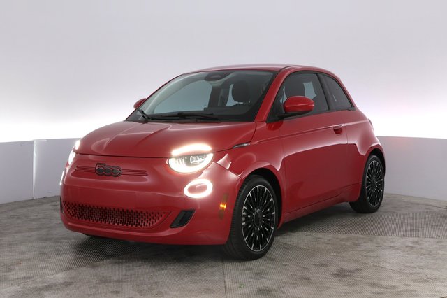 2024 Fiat 500e — VIN ZFAFFAA4XRX204980