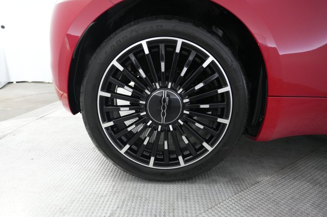 2024 Fiat 500e — photo 16 of 27