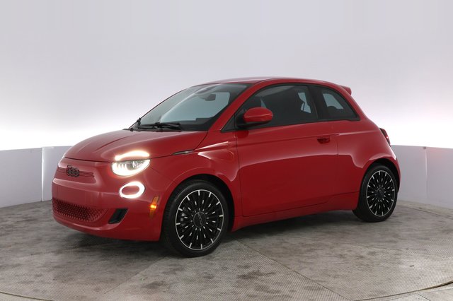 2024 Fiat 500e — photo 14 of 27