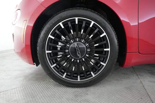 2024 Fiat 500e — photo 15 of 27