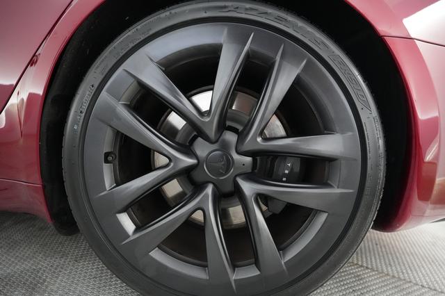 2024 Tesla Model S — photo 7 of 22