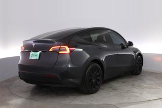 2024 Tesla Model Y — photo 2 of 21