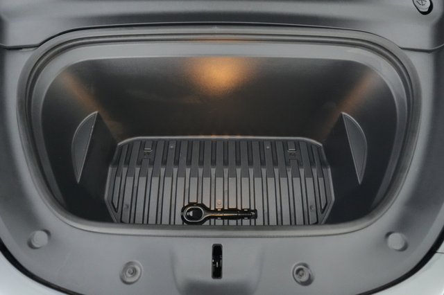2024 Tesla Model Y — photo 20 of 21
