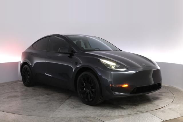 2024 Tesla Model Y — photo 10 of 21