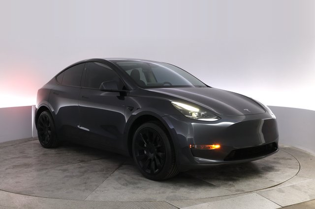 2024 Tesla Model Y — photo 10 of 21