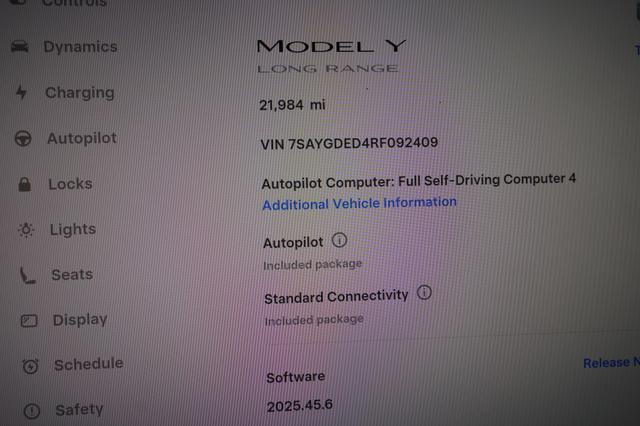 2024 Tesla Model Y — photo 5 of 21