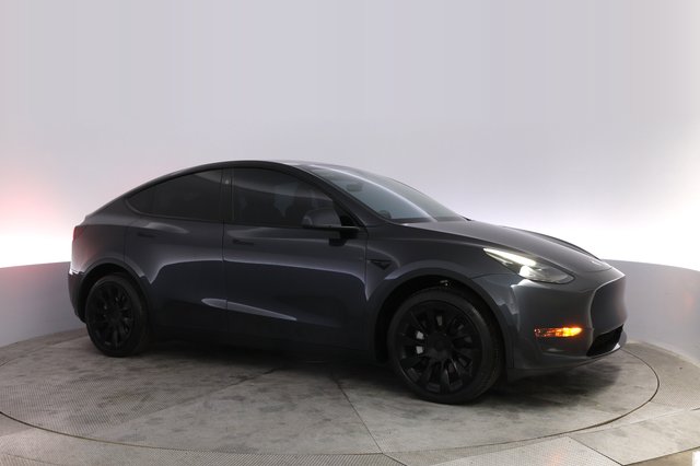 2024 Tesla Model Y — photo 11 of 21