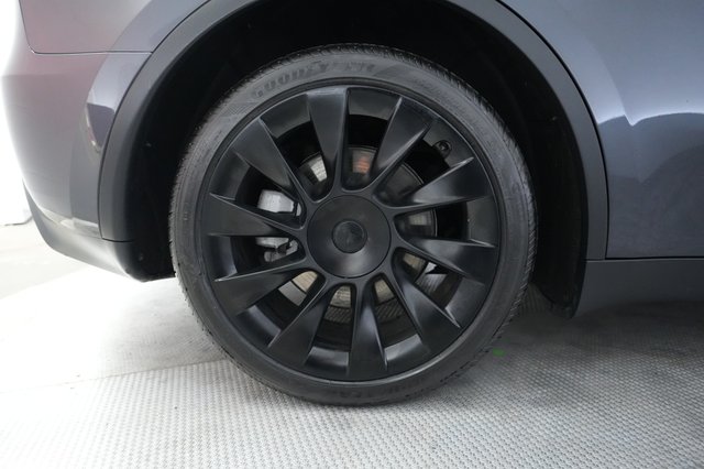 2024 Tesla Model Y — photo 17 of 21
