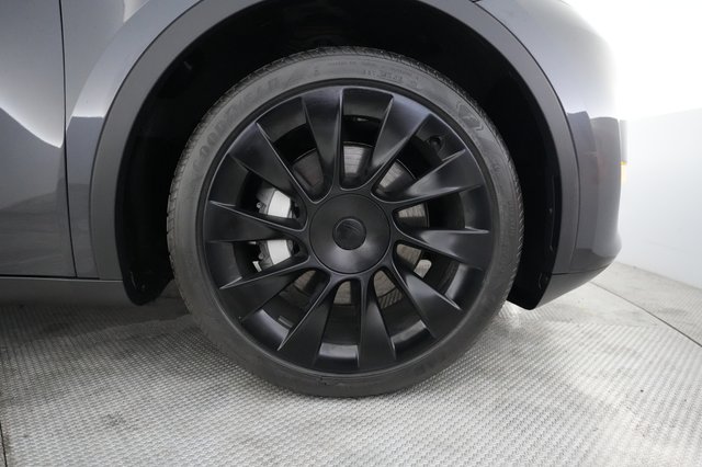 2024 Tesla Model Y — photo 16 of 21
