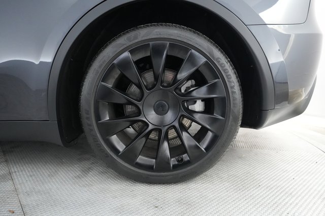 2024 Tesla Model Y — photo 7 of 21
