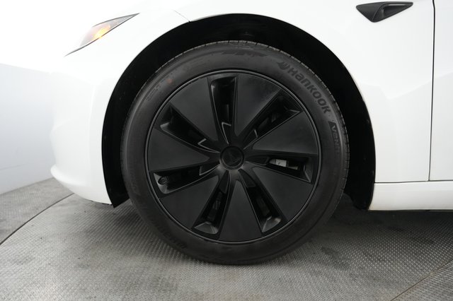 2025 Tesla Model 3 — photo 15 of 23