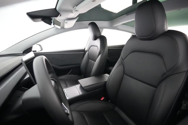 2025 Tesla Model 3 — photo 3 of 23
