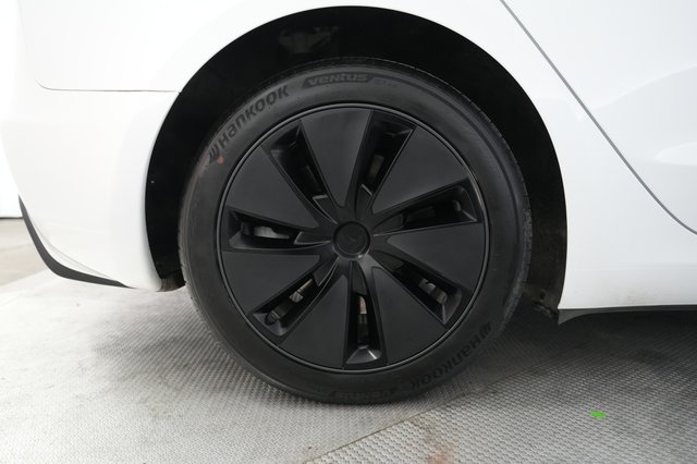 2025 Tesla Model 3 — photo 17 of 23