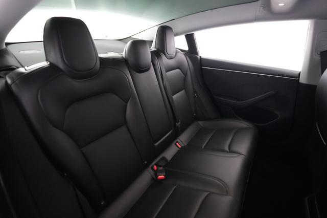 2025 Tesla Model 3 — photo 4 of 23