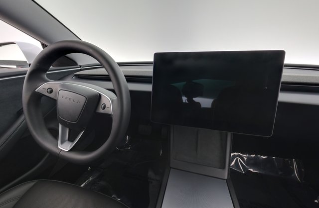 2025 Tesla Model 3 — photo 20 of 23