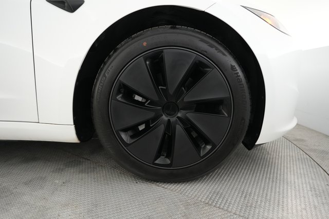 2025 Tesla Model 3 — photo 16 of 23