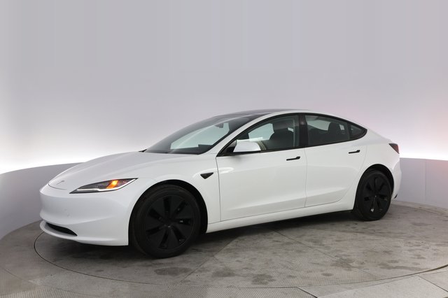 2025 Tesla Model 3 — photo 14 of 23