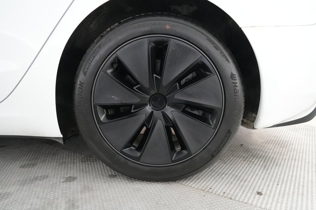2025 Tesla Model 3 — photo 7 of 23