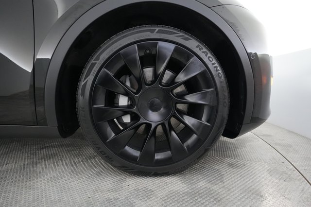 2021 Tesla Model Y — photo 16 of 21