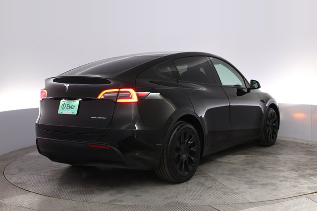 2021 Tesla Model Y — photo 2 of 21