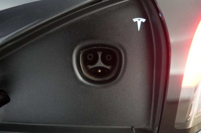 2023 Tesla Model S — photo 8 of 21