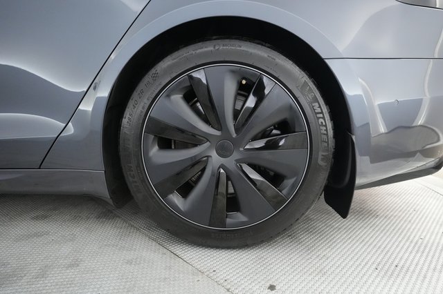 2023 Tesla Model S — photo 7 of 21