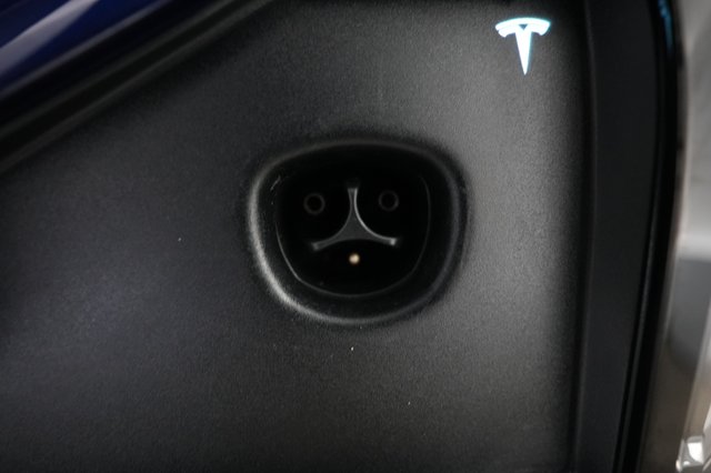 2023 Tesla Model X — photo 8 of 30