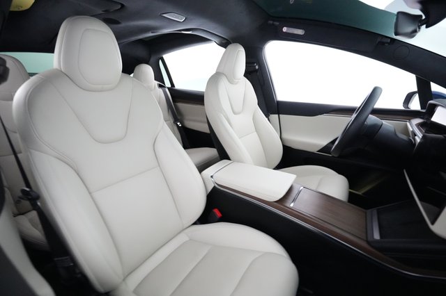 2023 Tesla Model X — photo 18 of 30