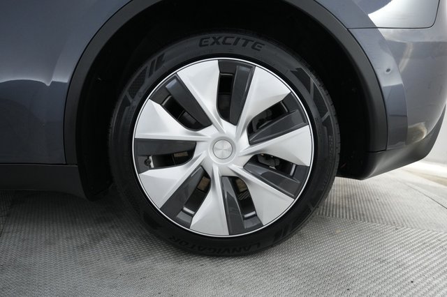 2023 Tesla Model Y — photo 7 of 22
