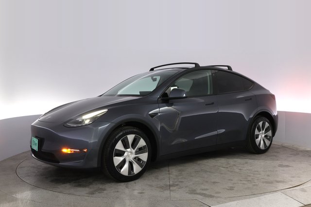 2023 Tesla Model Y — photo 14 of 22