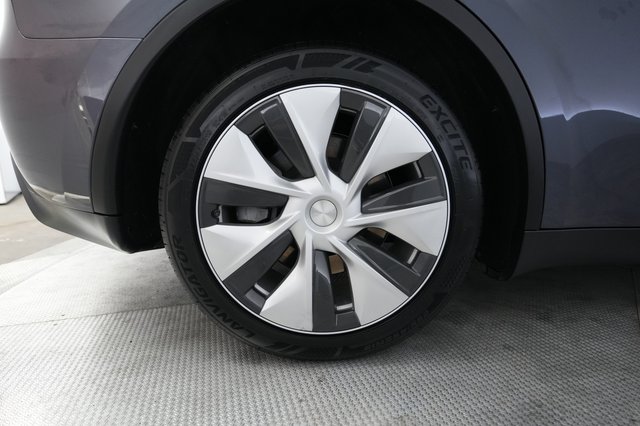 2023 Tesla Model Y — photo 17 of 22