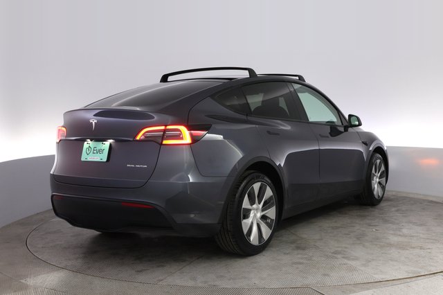 2023 Tesla Model Y — photo 2 of 22