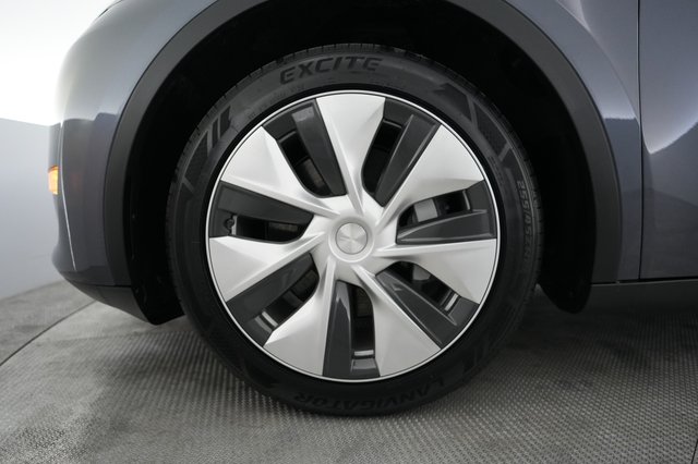 2023 Tesla Model Y — photo 15 of 22
