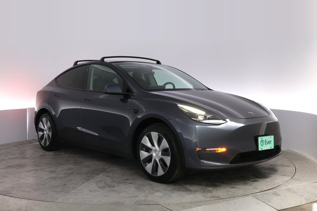 2023 Tesla Model Y — photo 10 of 22