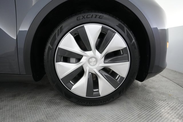 2023 Tesla Model Y — photo 16 of 22