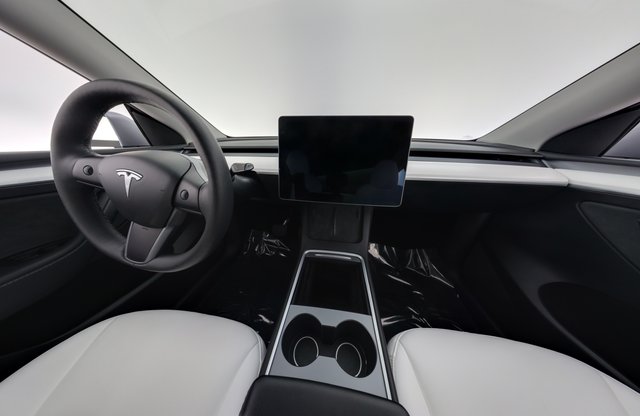 2024 Tesla Model Y — photo 21 of 23