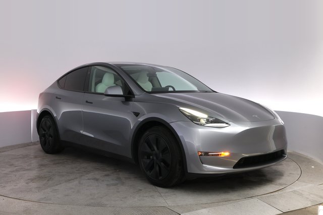2024 Tesla Model Y — photo 10 of 23